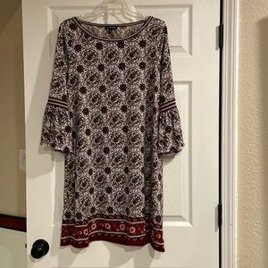 Shift dress with trumpet sleeves